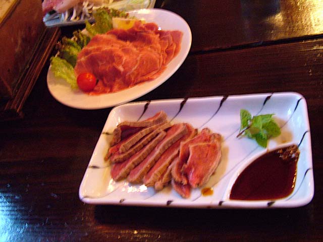 「牛たたき」と「牛ハム」。美味しかったです。
